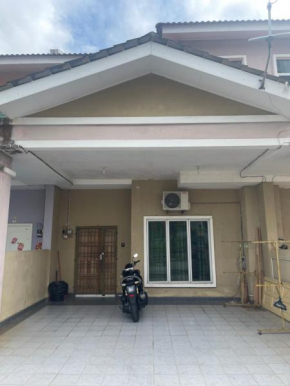 Ritz Homestay UNIT B at Gong Badak, Kuala Terengganu